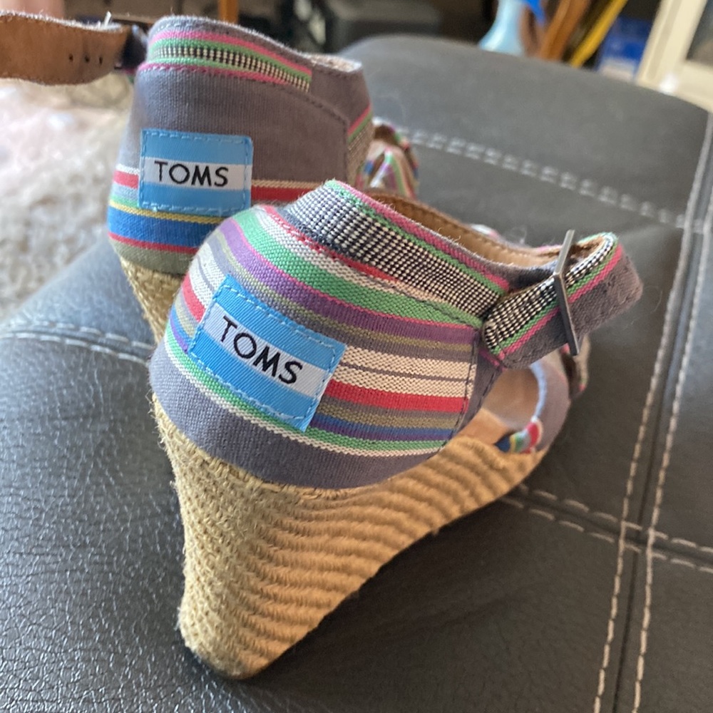 Toms Wedges Size 7.5